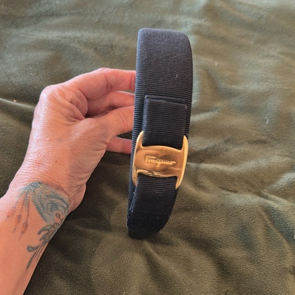 Auth SALVATORE FERRAGAMO Vara Black Head Band Hair Accessory 🖤💛EUC - Picture 4 of 5